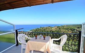 Fiore Hill Sea View Studios